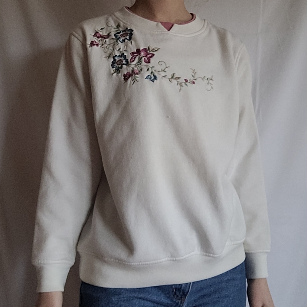 Vintage White & Pink Floral Pullover Sweatshirt